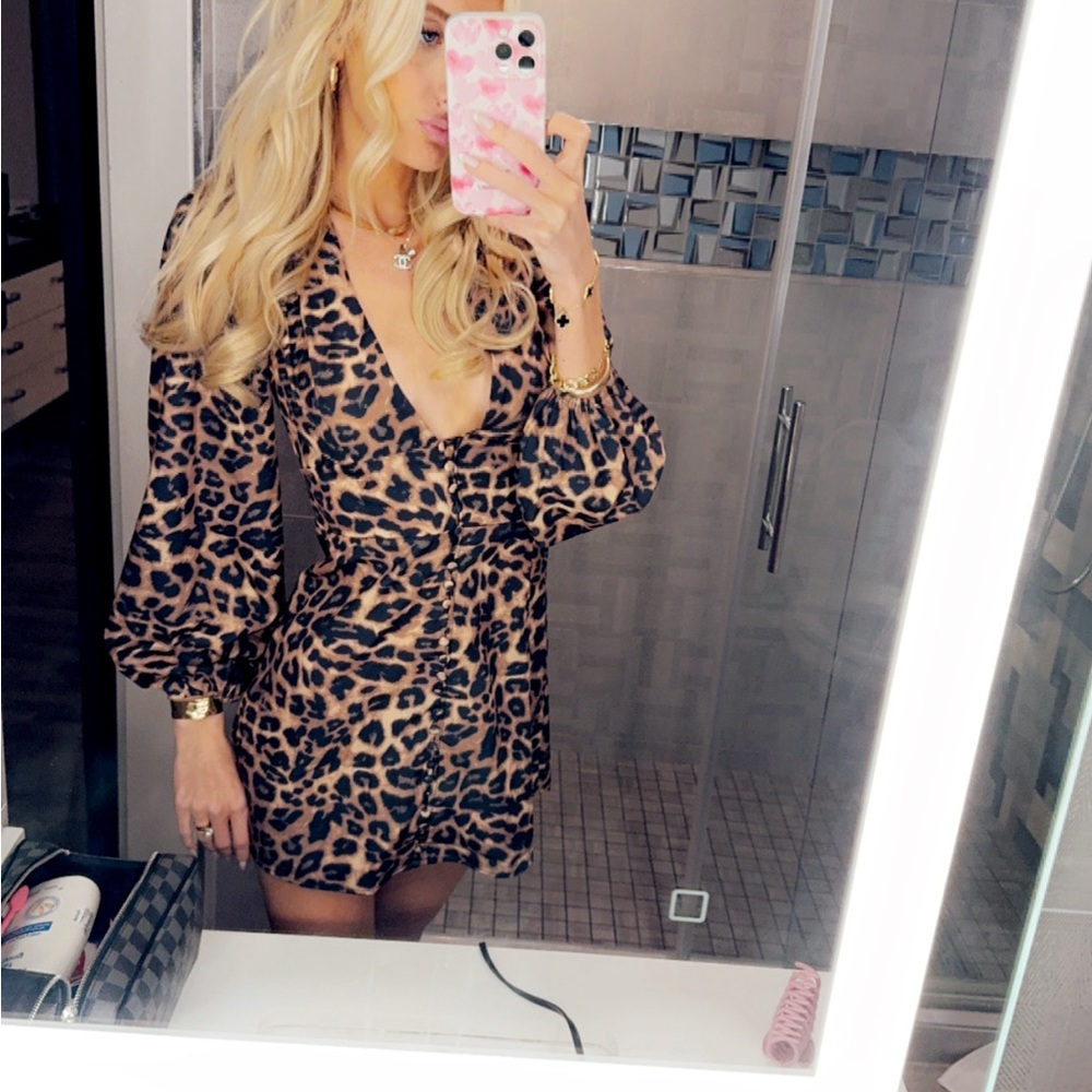 Chic Leopard Print Dress